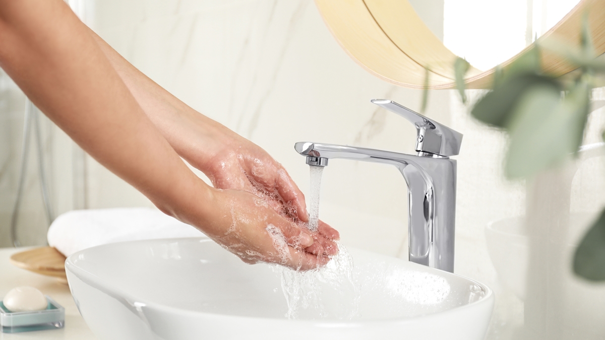 Come lavare e idratare le mani in modo corretto